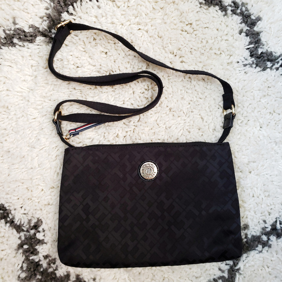Classic Tommy Hilfiger Black Crossbody with Signature TH Emblem - Picture 2 of 8